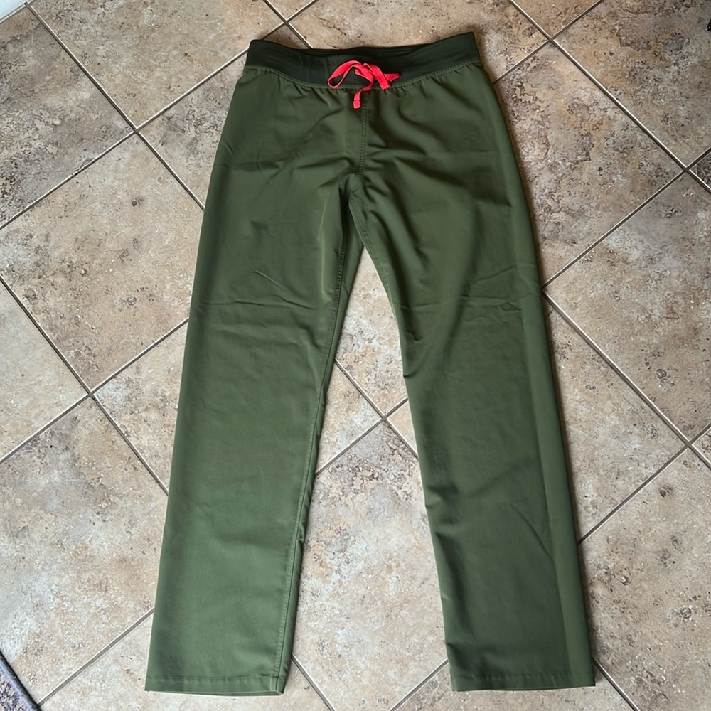 FIGS Livingston basic scrub pants size medium tall